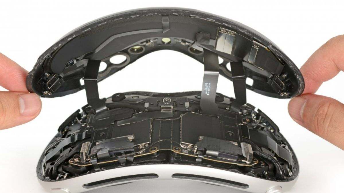 Desmontan unos Apple Visión Pro y lo que hay en su interior nos da una idea de lo que podría costar su reparación