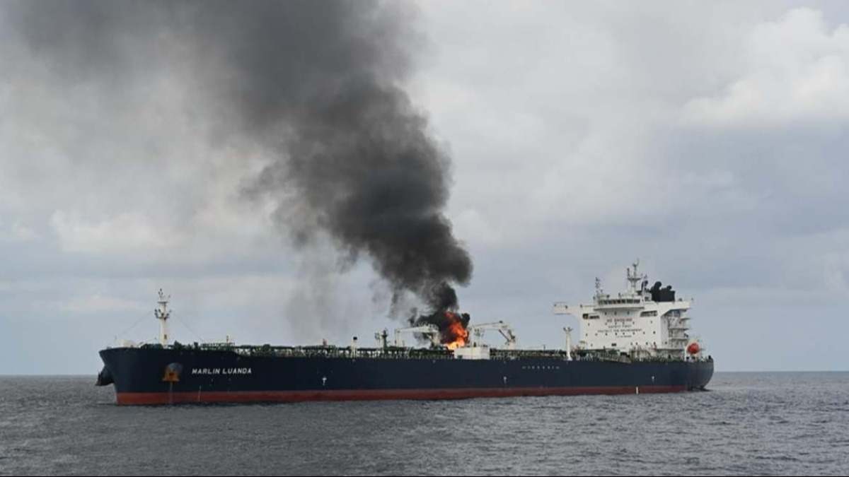 Petrolero llamas Rusia Irán EEUU nafta