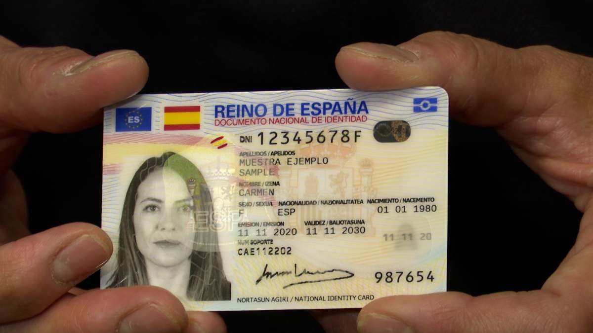 Una foto de recurso de un DNI electrónico.