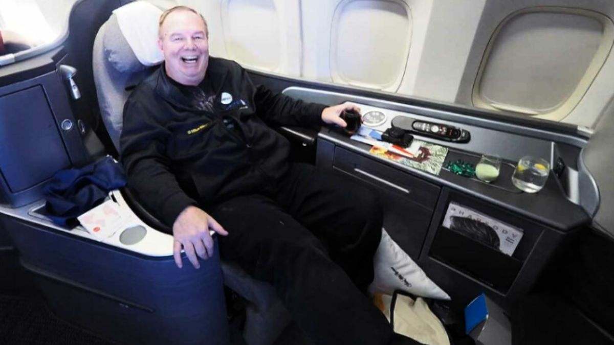 El jubilado que compró un billete de avión vitalicio por menos de 300.000 euros: con 12.000 vuelos en primera clase ya recuperó la inversión