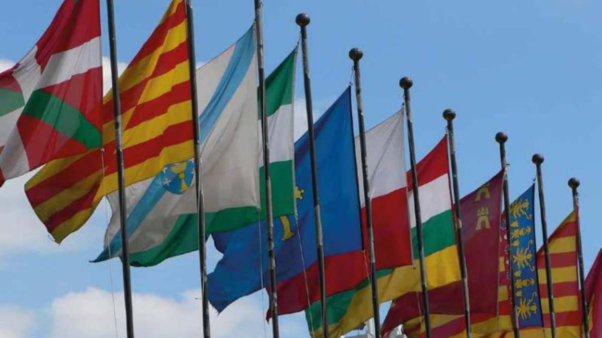 Banderas autonómicas.