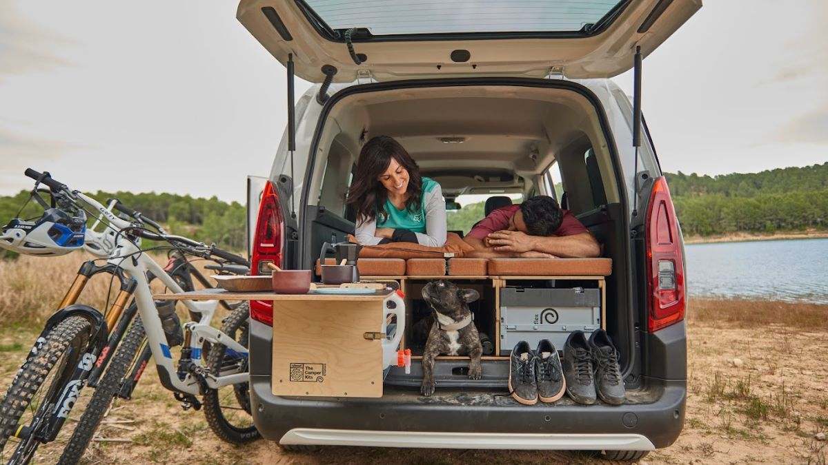 Camperiza tu coche con este kit autoinstalable por menos de 2.000 euros y sin homologar
