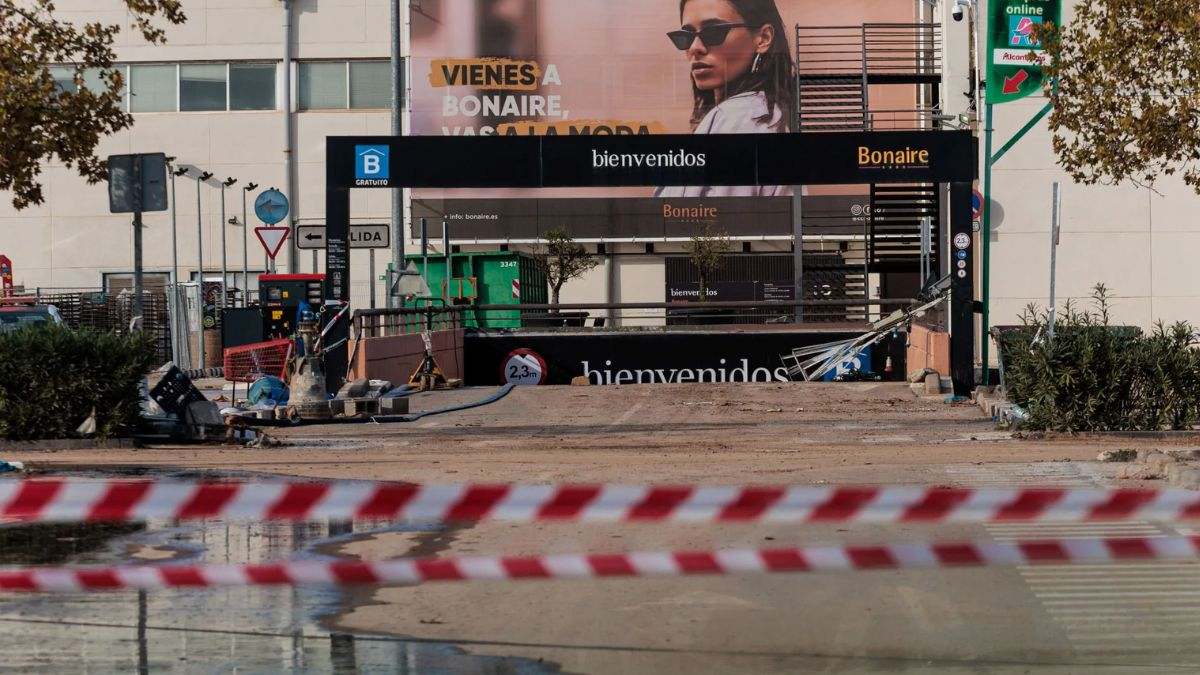 El centro comercial Bonaire de Aldaia (Valencia) está evaluando los daños sufridos en sus instalaciones tras el paso de la DANA
