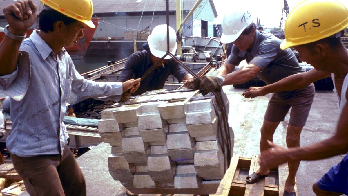 Trabajadores estaño