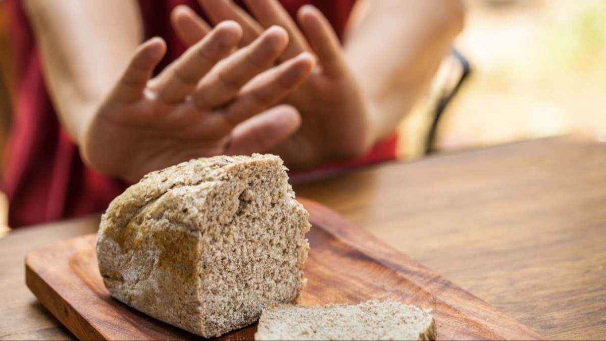 La celiaquía es una enfermedad que daña el intestino delgado tras el consumo de gluten. Conoce el tratamiento y los síntomas de esta enfermedad.