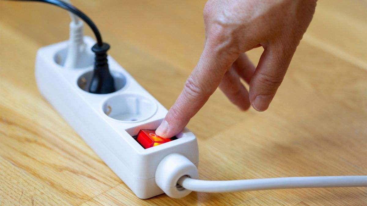 Electricistas advierten: este es el lugar de tu casa donde nunca deberías poner una regleta