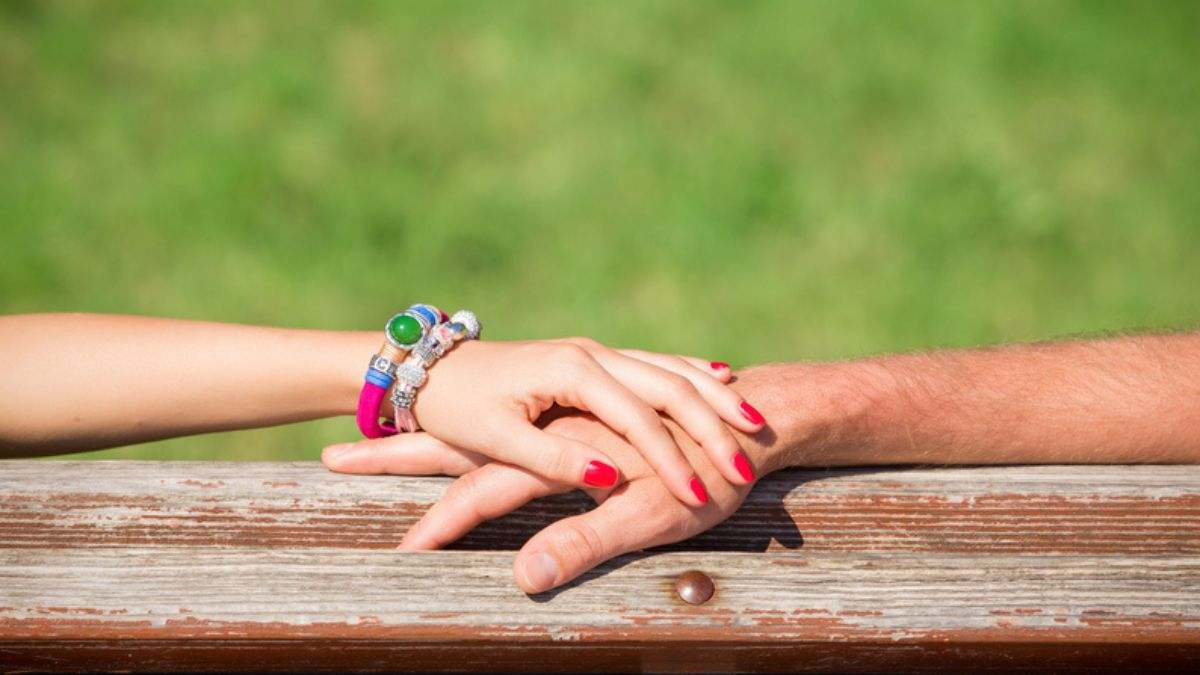 Qué son las parejas 'LAT', el nuevo modelo de relación que crece en España y que dice adiós a la cohabitación: beneficios y desventajas