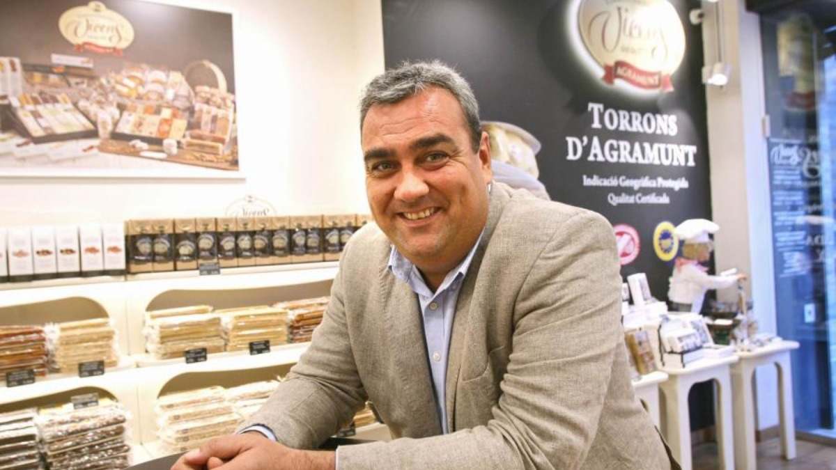 El propietario de Torrons Vicens, Ángel Velasco.