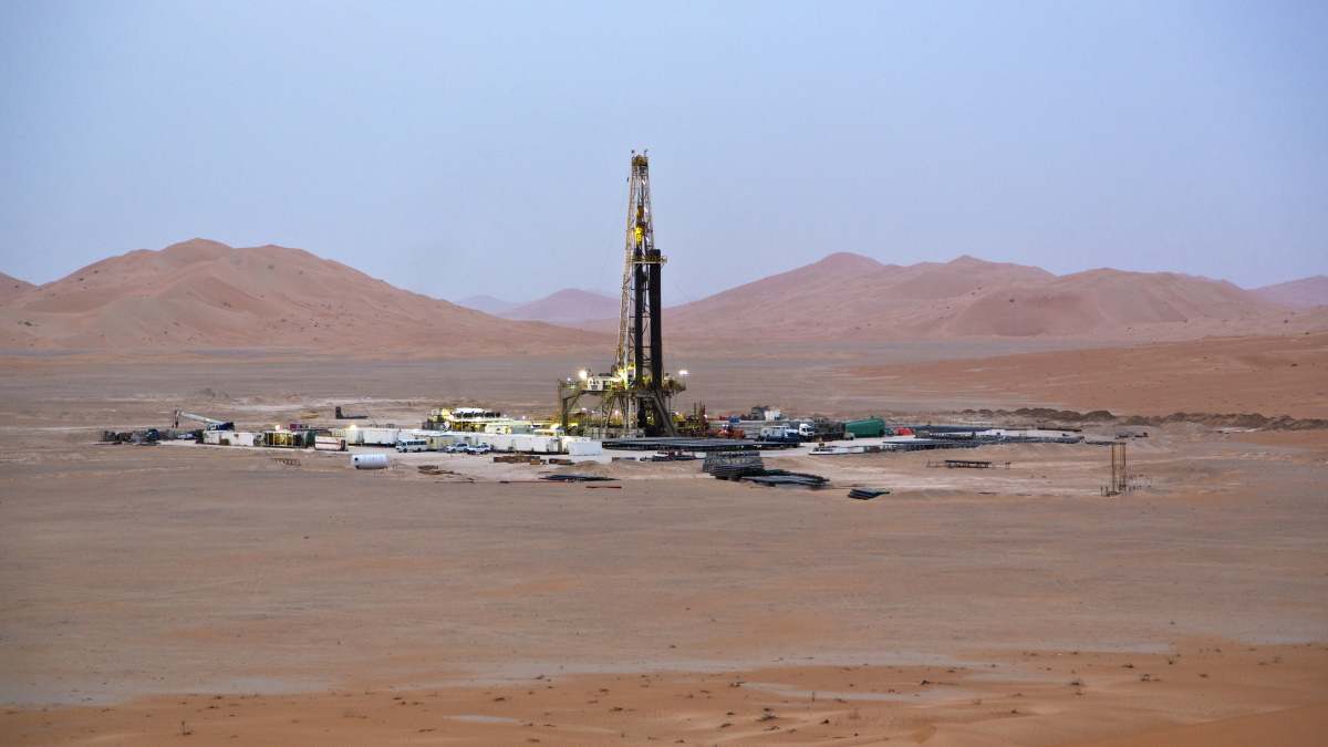 petróleo crudo desierto materias primas gas