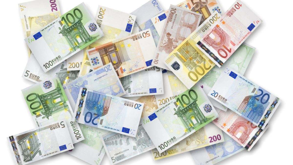 Los billetes de euro más falsificados en el mundo, según el BCE: cómo saber si los tienes en tu cartera