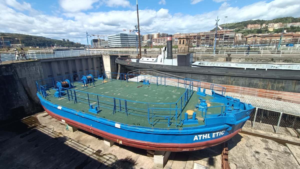 Foto de la gabarra Athletic en el Itsasmuseum de Bilbao.