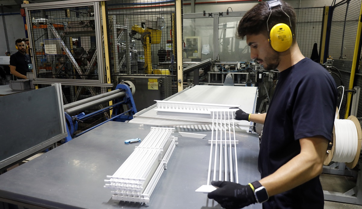 1200-x-655-Fabricacion-de-equipos-de-aire-acondicionado-A_Zea.jpg