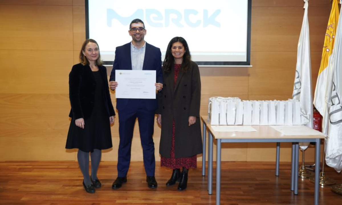 Javier-Poveda-Baena-Premio-Catedra-Merck.jpg