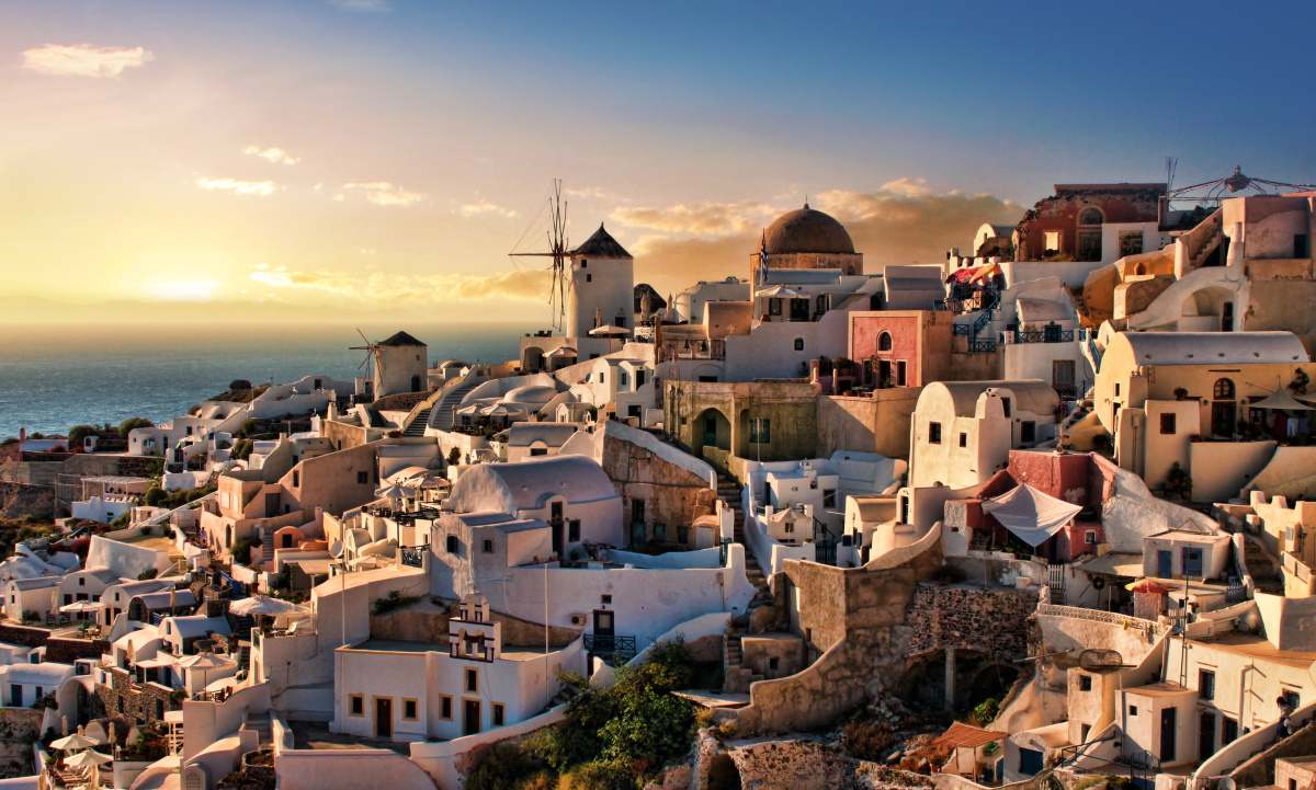 Oia, Santorini. Dreamstime.