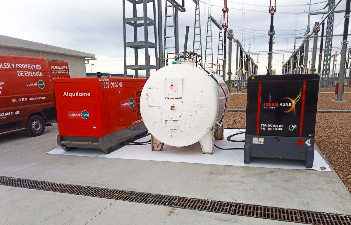 Grupos en subestación eléctrica.