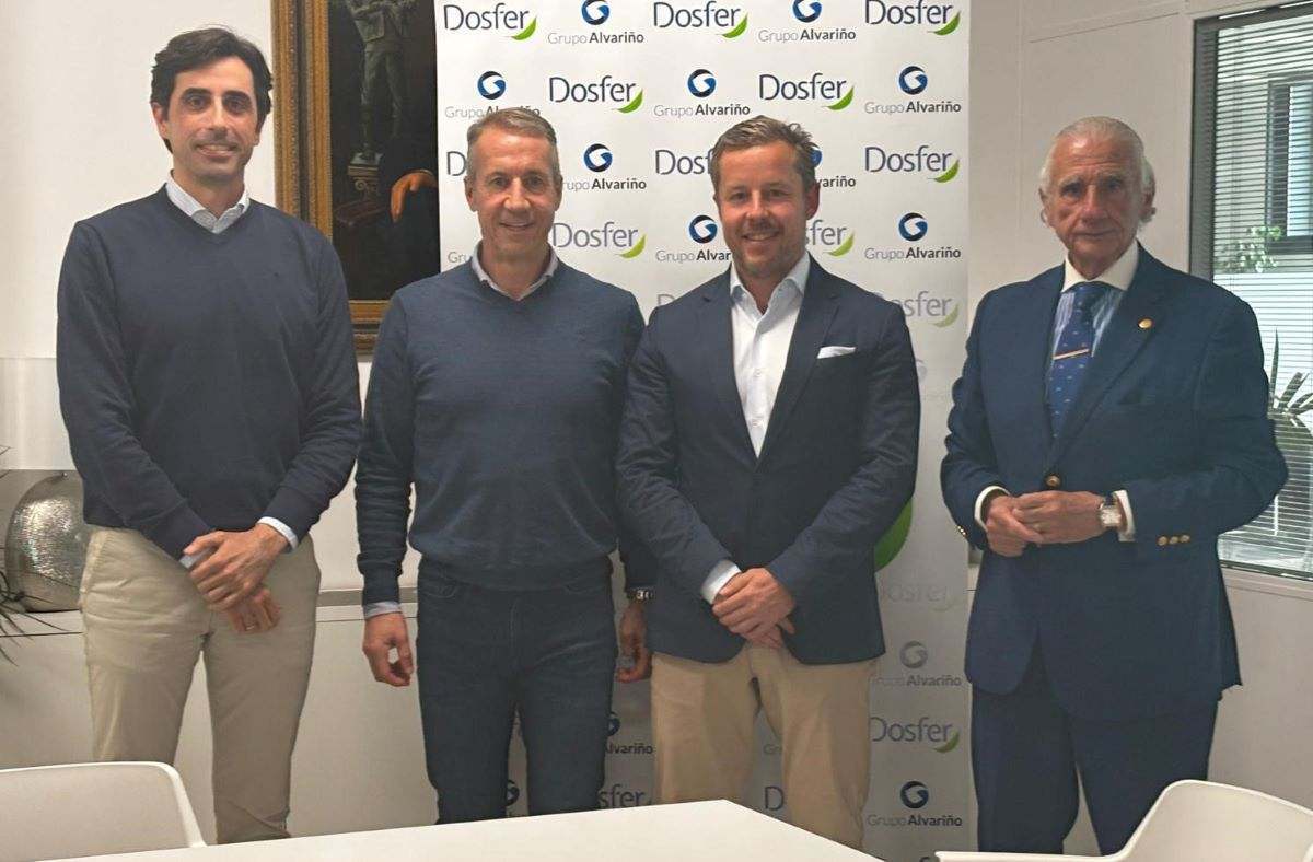 De izq. a dcha.: Pablo Rodríguez, director de Dosfer; Israel Fernández Alvariño, consejero del Grupo Alvariño; Ángel Crespo, CEO de MET Energía España, y José Manuel Fernández Alvariño, presidente del Grupo Alvariño