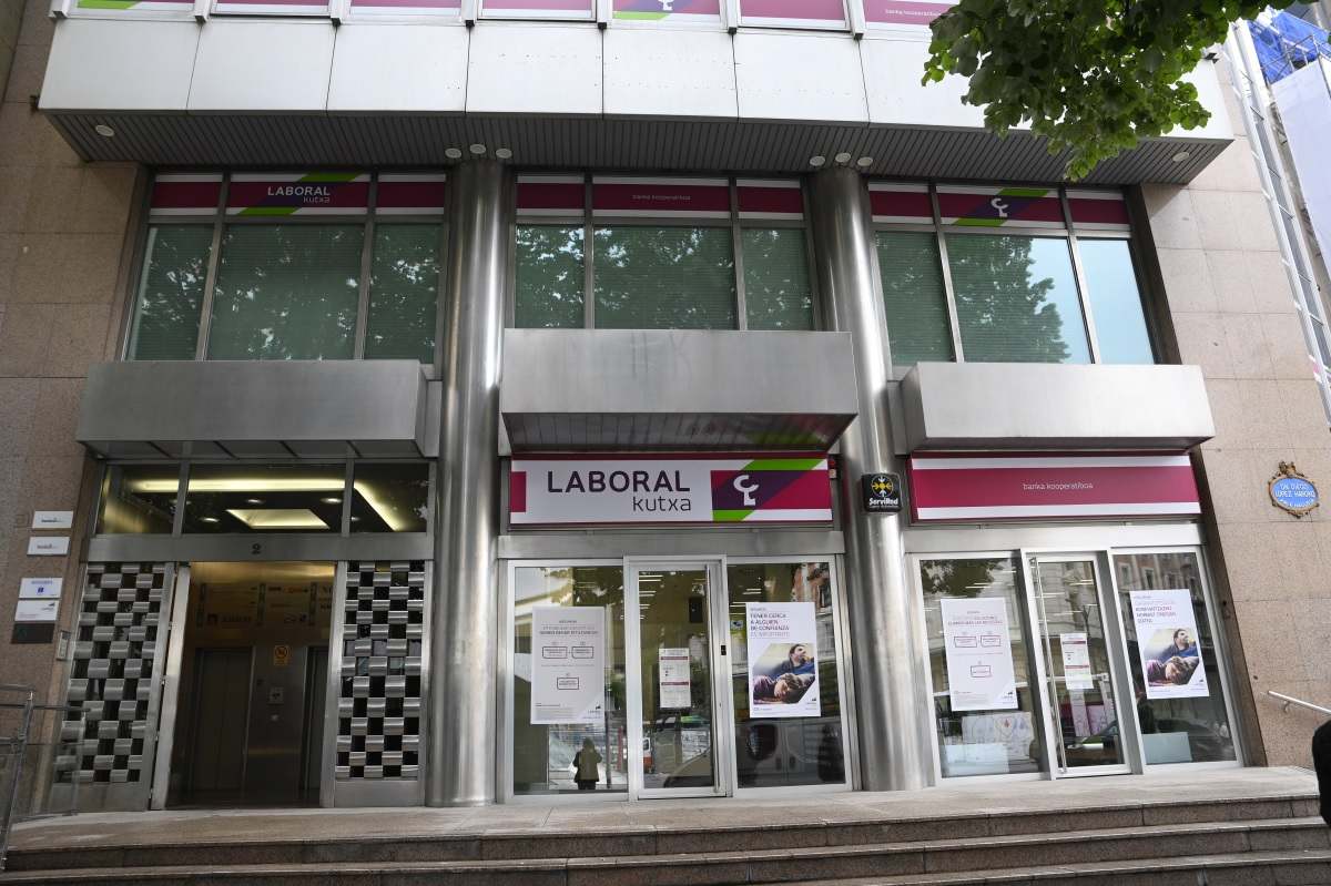 laboral-kutxa-fachada-1200.jpg