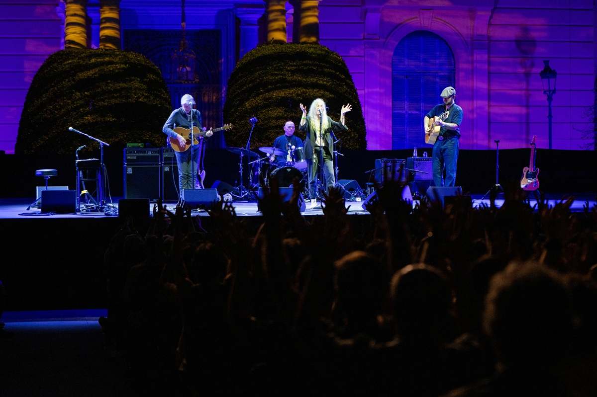 Patti Smith actúa en el festival de Pedralbes. EUROPA PRESS