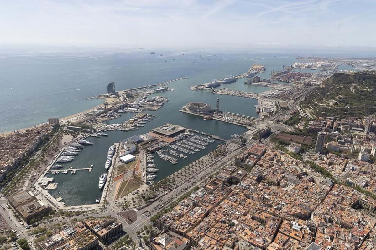 Imagen aérea del Port de Barcelona. EE