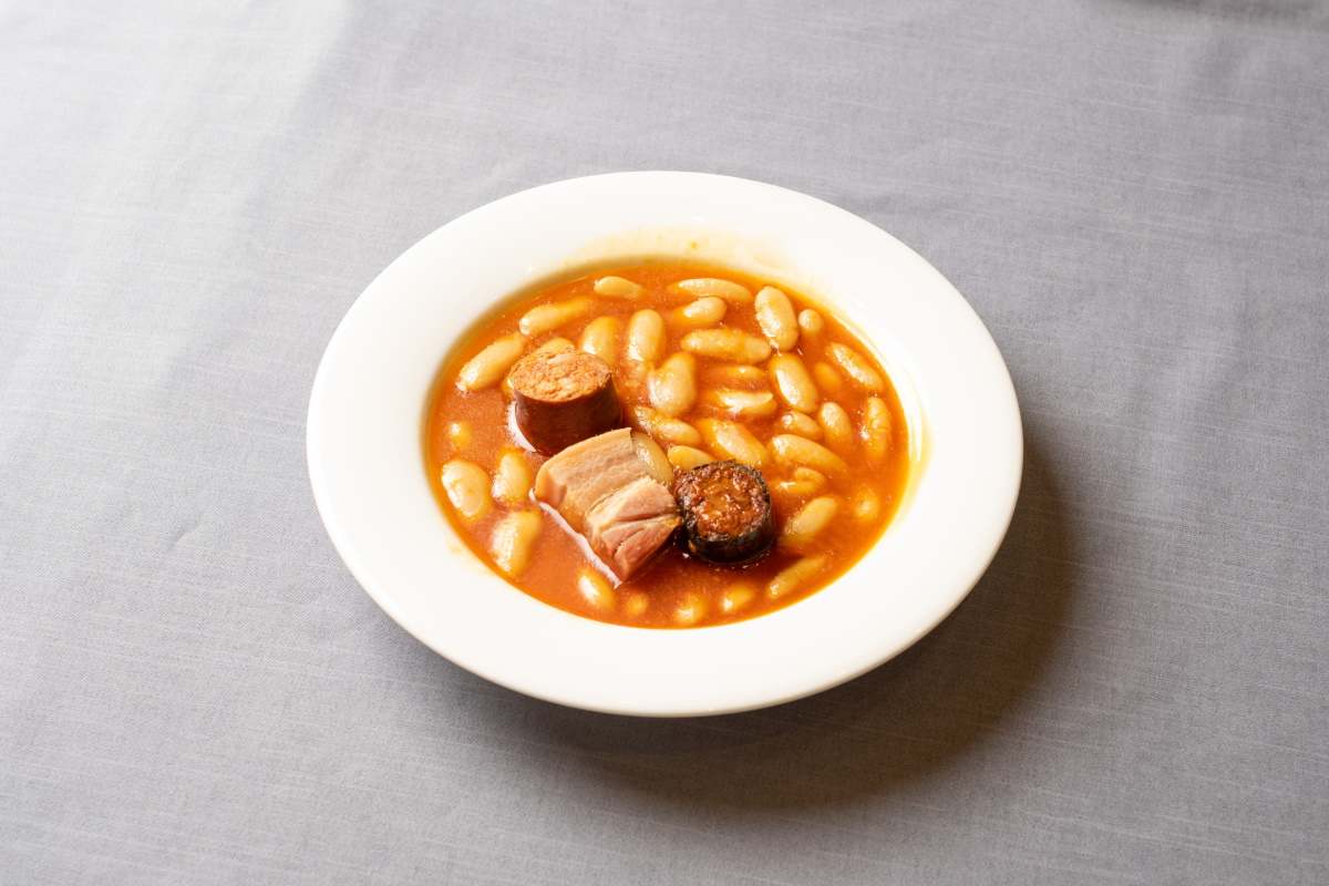 Fabada de Casa Morán, espacio gastronómico situado en Collanzo (Aller, Asturias).