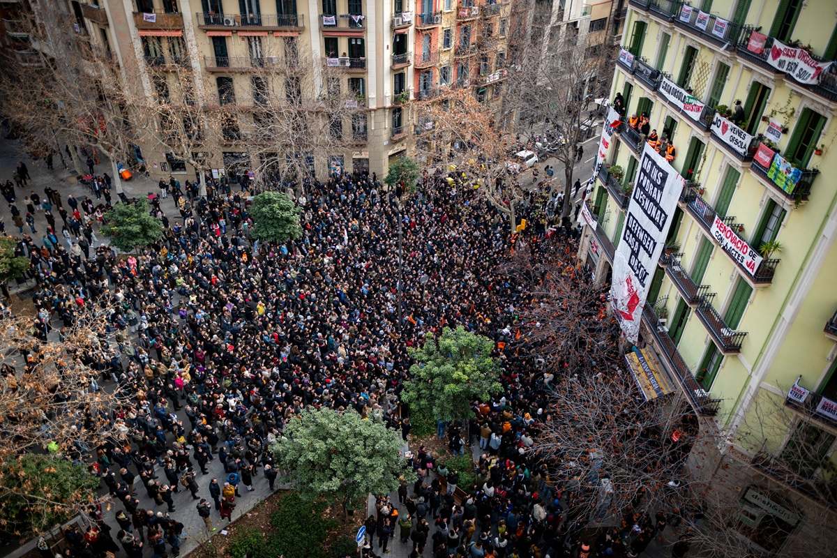 Manifestación frente a la Casa Orsola de Barcelona. EP
