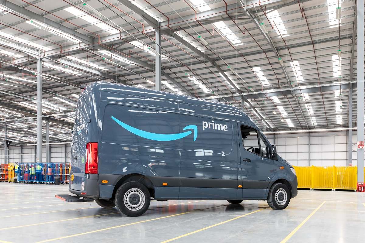 Vehículo de reparto de Amazon. EE