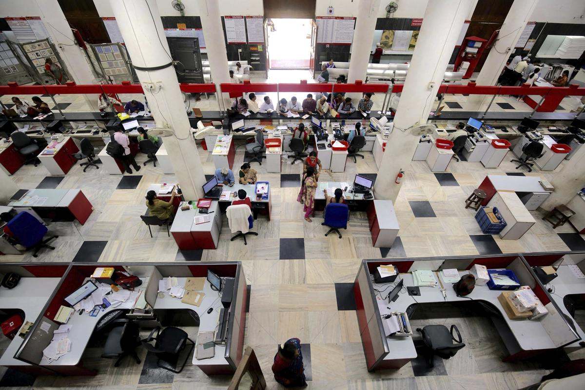 Empleados en una oficina.