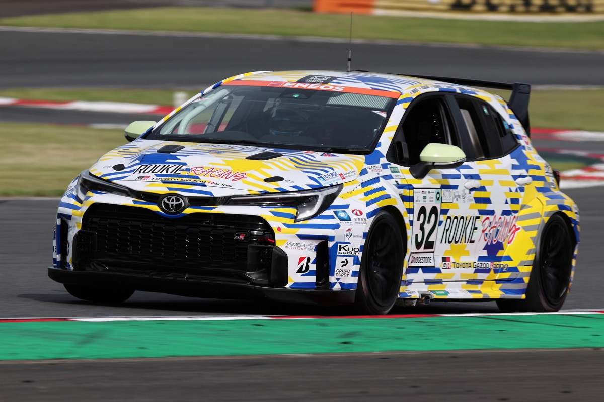 Toyota Corolla de carreras, alimentado por hidrógeno y con trampa de CO2