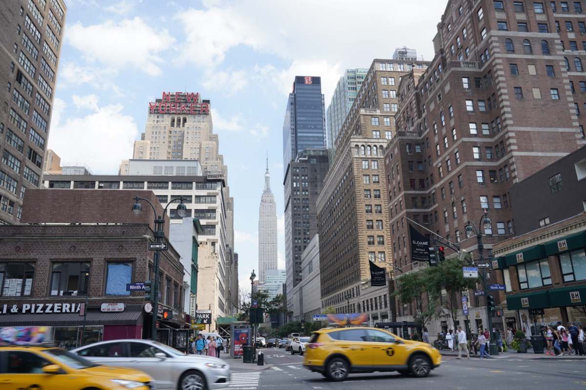 Vehículos circulando por Manhattan Nueva York