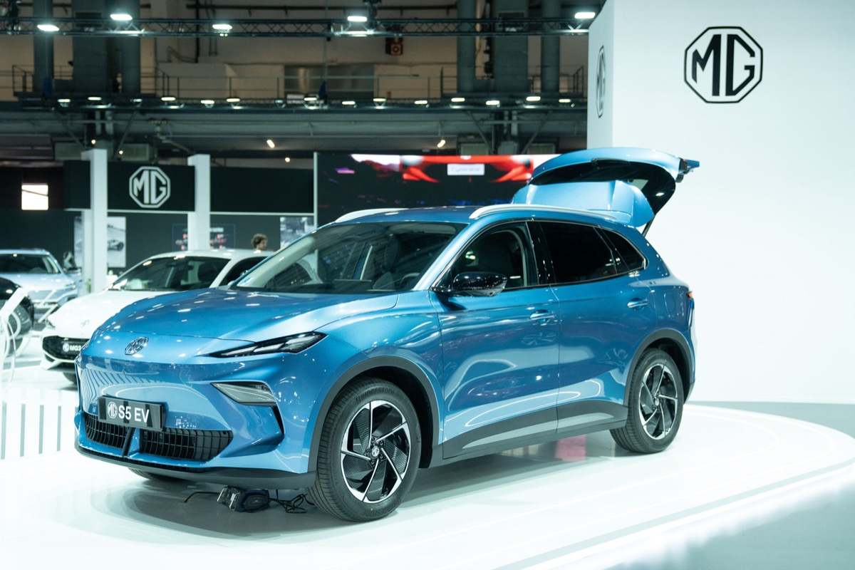 El nuevo MGS5 EV expuesto en el stand de MG en el Salón de Barcelona | EE