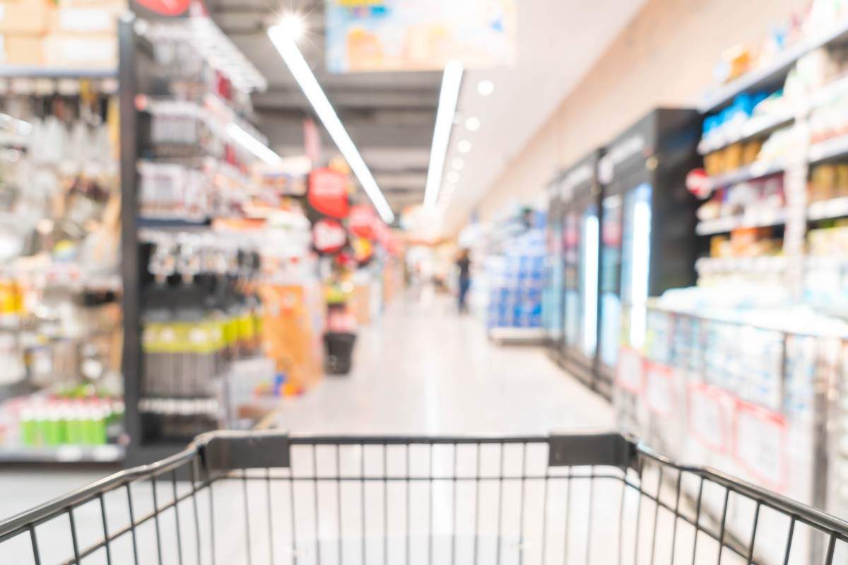 abstract-blur-in-supermarket.jpeg