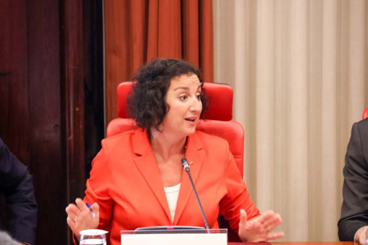 La consejera de Economía y Finanzas, Alícia Romero, comparece en el Parlament. EE