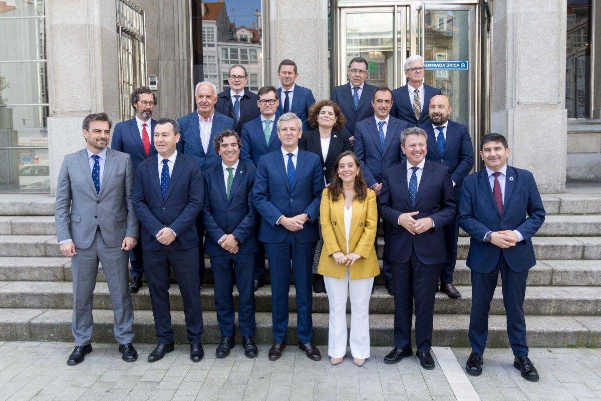 Foto de familia después de la sesión extraordinaria del Consejo de Administración de la Autoridad Portuaria,.