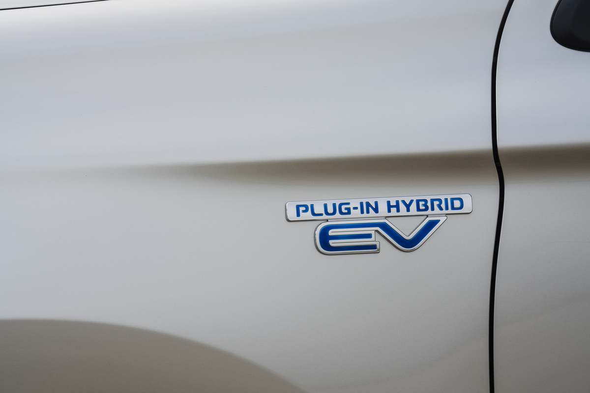 Logo PHEV_ Mitsubishi Outlander