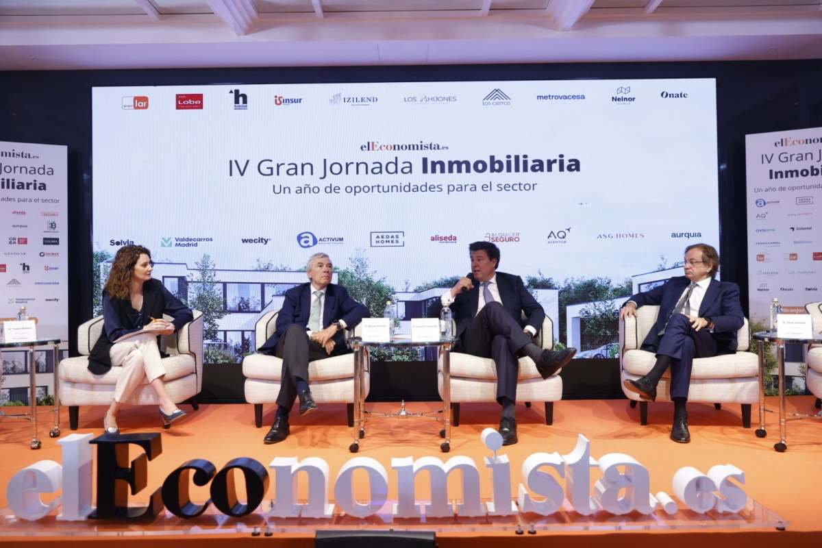 De izquierda a derecha: Isabel Blanco, redactora jefe de elEconomista,es; Miguel Pereda, vicepresidente de Lar España y prresidente de Grupo Lar; Ismael Clemente, CEO de Merlin Properties y Pere Viñolas, CEO de Colonial.