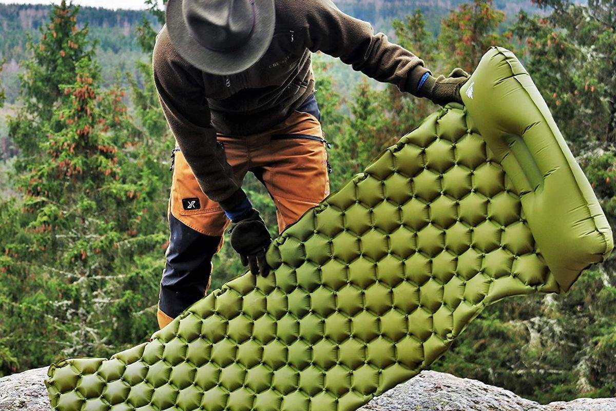 Las-mejores-esterillas-de-acampada-con-las-que-podras-descansar-comodamente-en-la-naturaleza.jpg