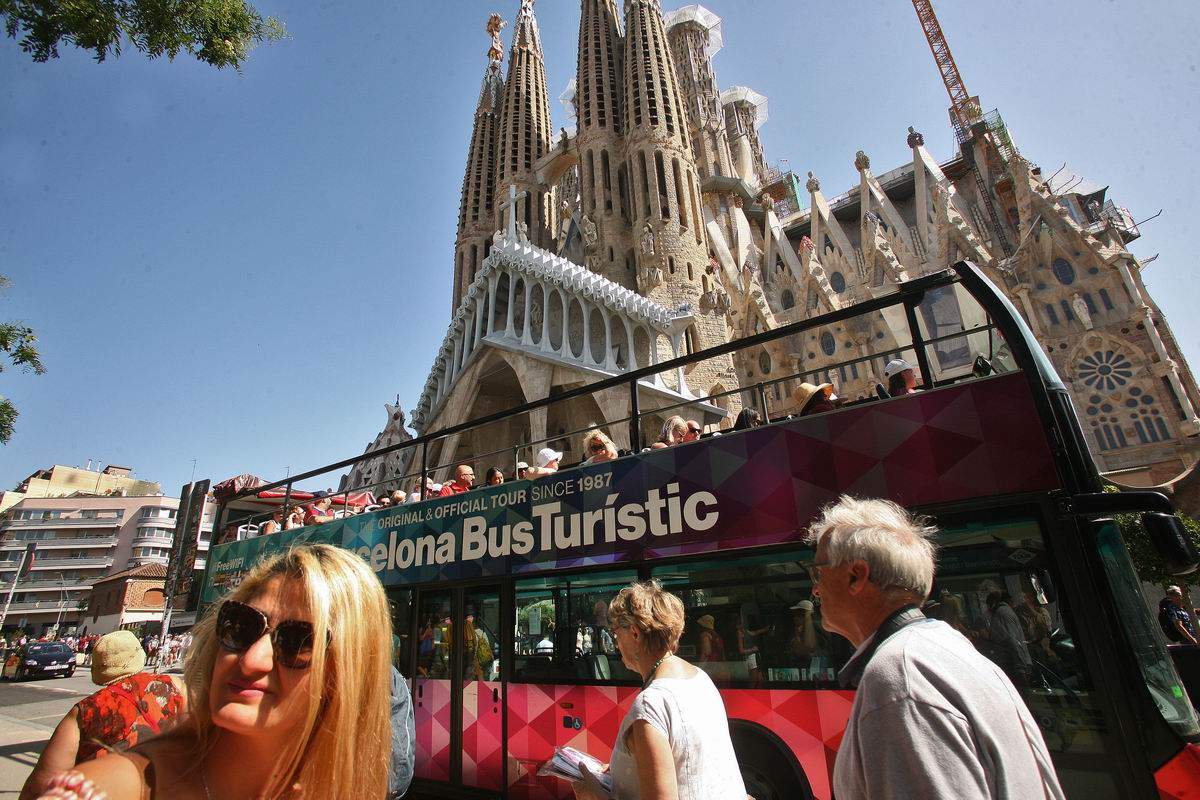 TuristasBcnLM.jpg