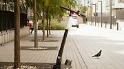 Así afecta la nueva ley de Tráfico a los patinetes eléctricos: uso de casco, prohibido ir por la acera...