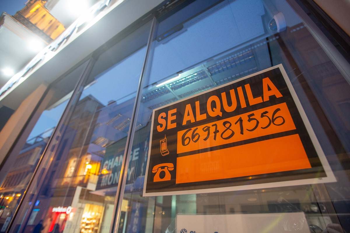 Se alquila local