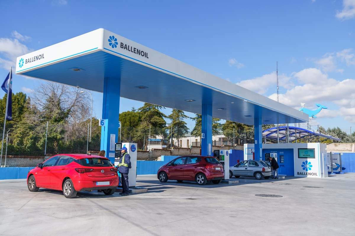 Estacion-de-Servicio-Ballenoil-ajustada.jpg