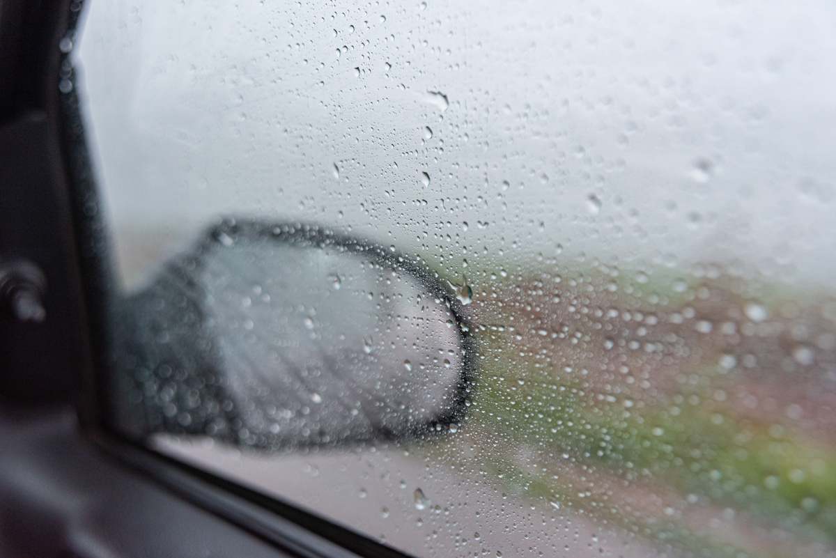 espejo retrovisor lluvia