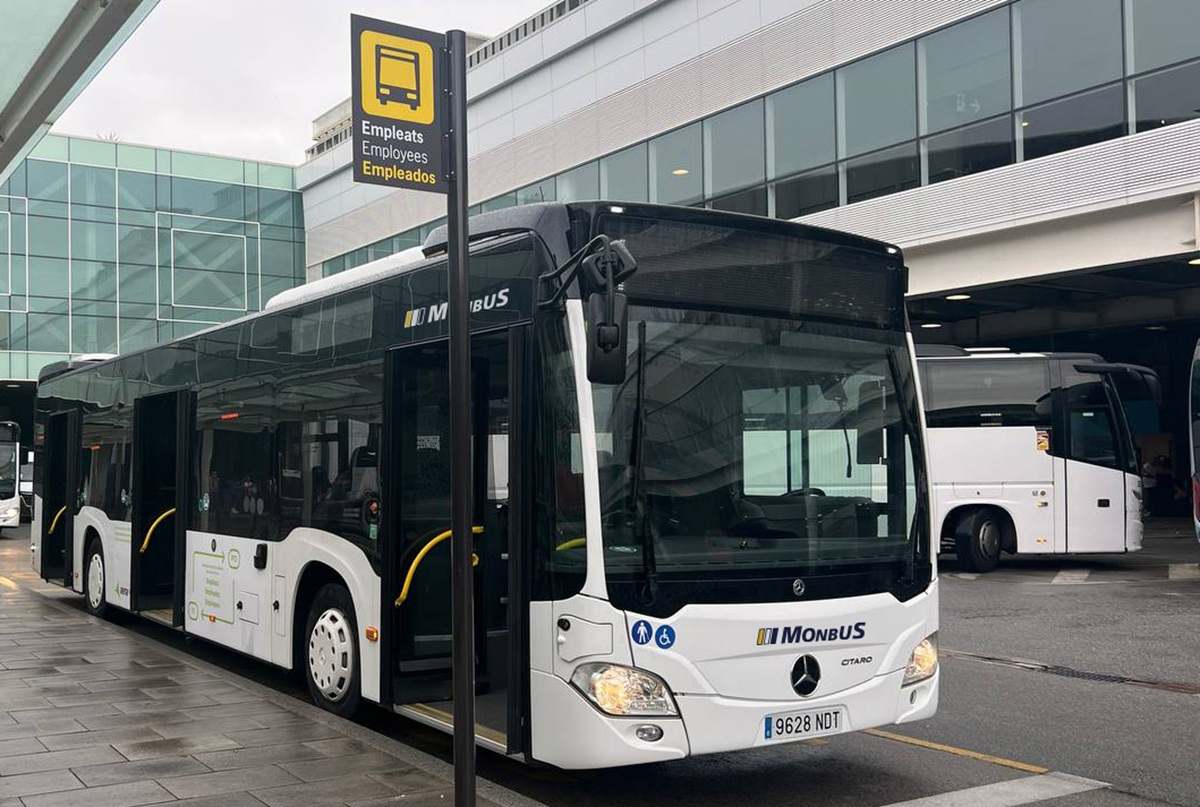 Servicio de 'shuttle' operado por Monbus entre la T1 y la T2 del aeropuerto de El Prat. EE