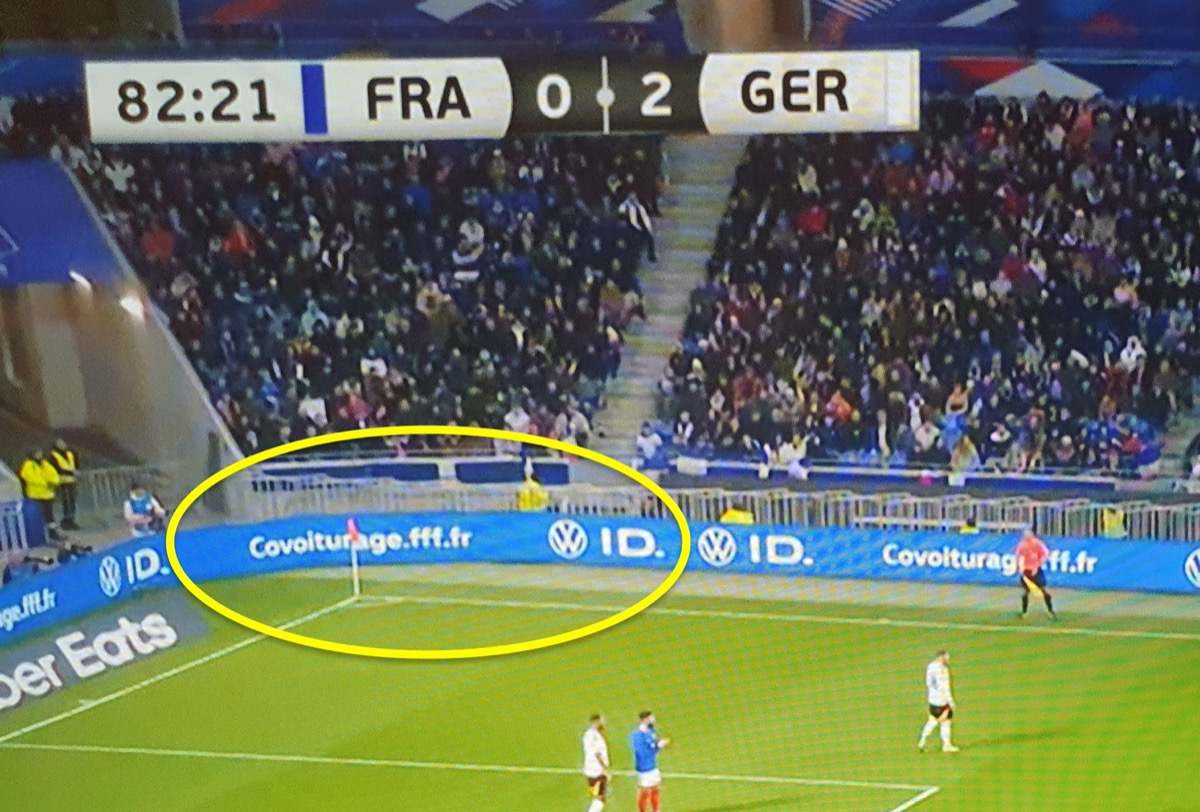 Anuncio de coche compartido en partido de fútbol de la selección francesa