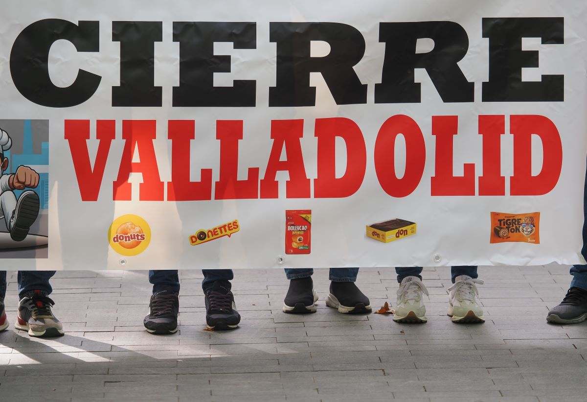 Pancarta contra el cierre de Bimbo