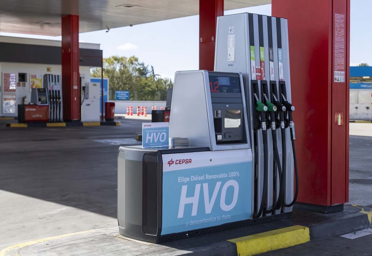 Primera gasolinera HVO de Cepsa en España, enfocada al transporte pesado: hoy ya logra reducir hasta en un 90% las emisiones de CO2 del sector (desde la producción hasta su uso)