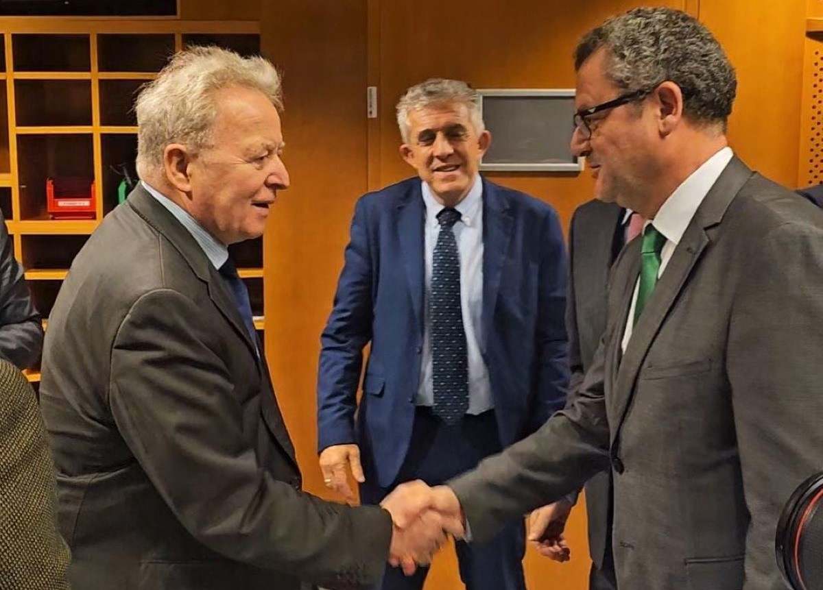 Consejero de Agricultura de Castilla y León con el comisario de Agricultura de la UE
