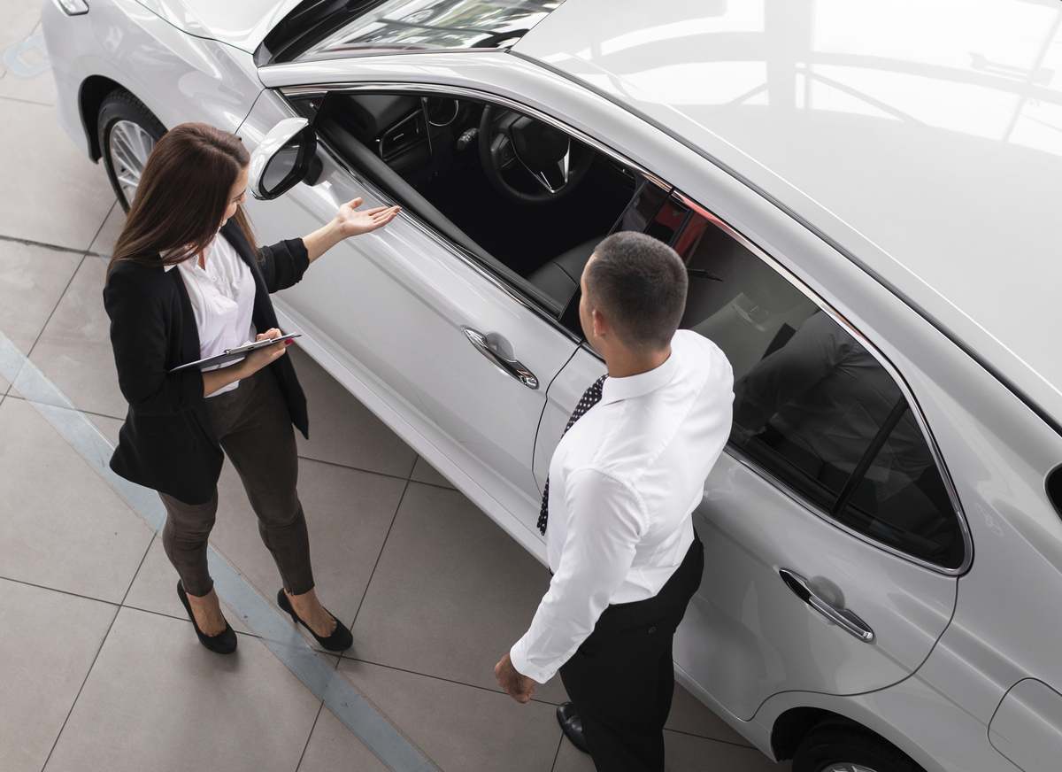 concesionario coche stock