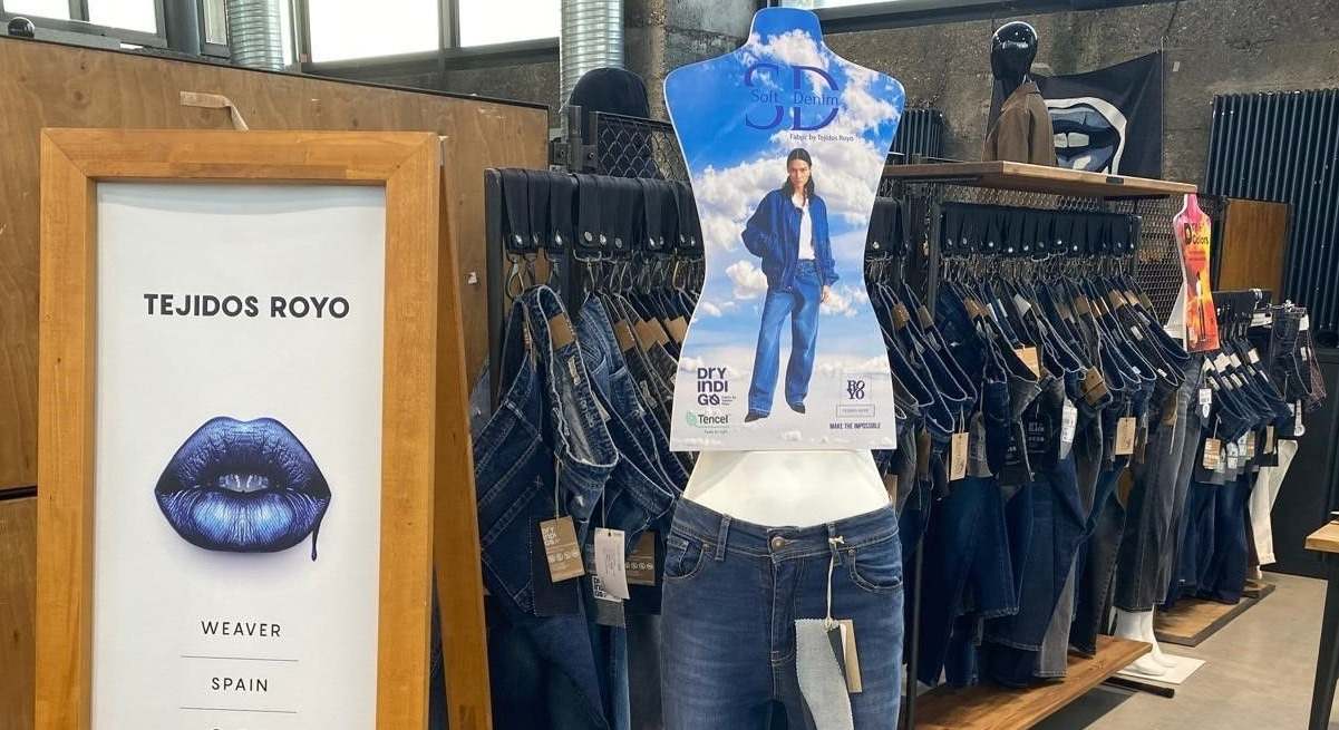 Varios tejidos de denim de la empresa valenciana.