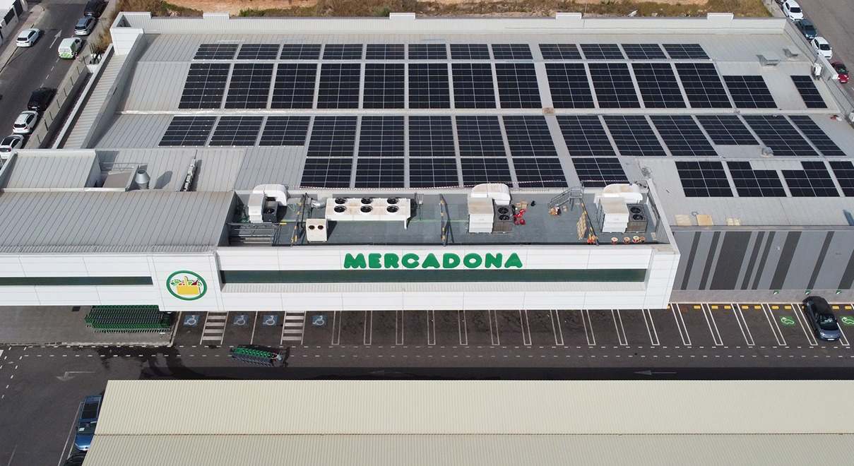 Establecimiento de Mercadona con paneles solares. / Mercadona