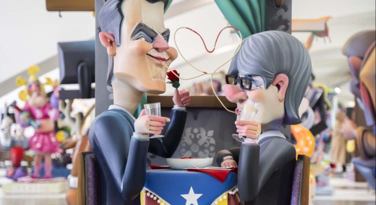 Un ninot de Pedro Sánchez y Carles Puidgemont. Europa Press